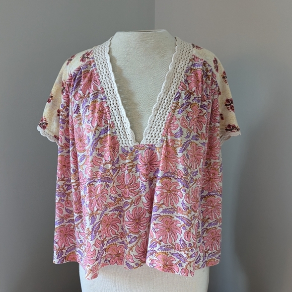 Leilani Cropped Crochet Lace Top - Picture 3 of 10